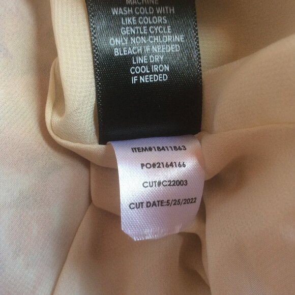 Torrid Georgette Eyelet Smocked Waist Puff Sleeve Floral Boho Top Size 4-4X/26 - Picture 7 of 7